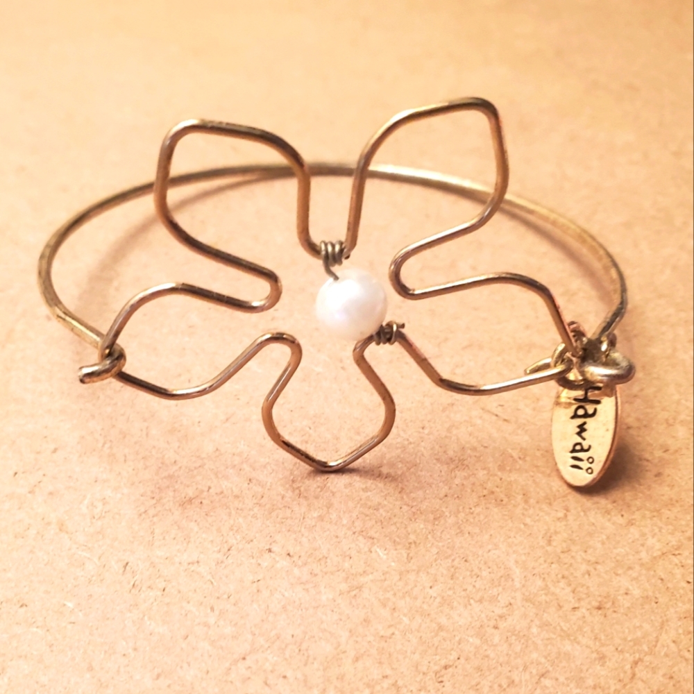 Metal Plumeria Flower Bracelet, Gold Tone